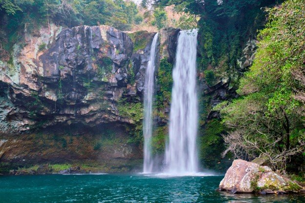 Cheonjiyeon Waterfall – A Secret of Serenity