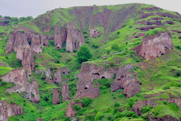Khndzoresk – Swing Between Caves and History
