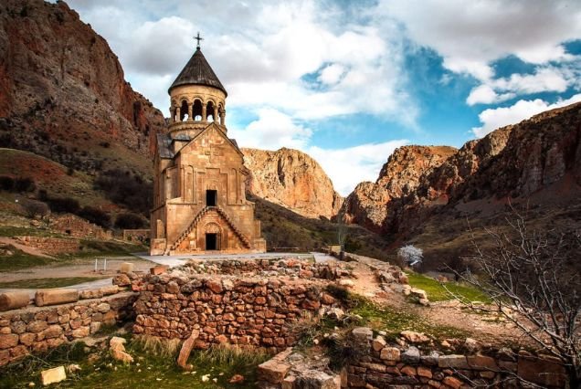 Noravank Monastery – Beauty in the Canyons